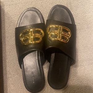 Bakenciaga oval BB sandal